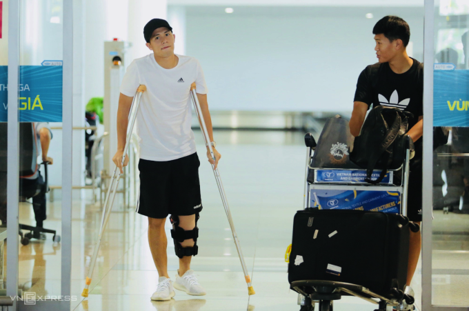 dinh-trong-dinh-chan-thuong-nang-phai-nghi-thi-dau-het-v-league