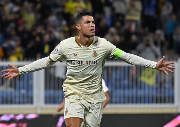 ronaldo-khong-the-ngung-ghi-ban-lap-thanh-tich-khung-cung-al-nassr