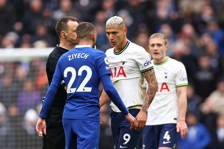 thua-tottenham-chelsea-noi-dai-chuoi-6-tran-khong-thang-potter-oi-tu-chuc-di