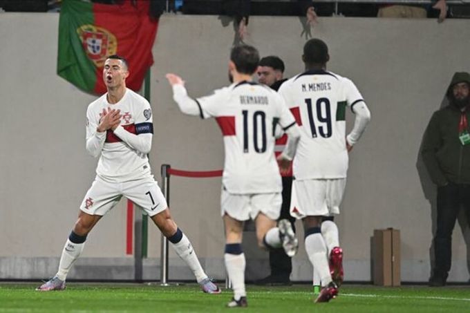 xo-do-ky-luc-the-gioi-ronaldo-tuyen-bo-xanh-ron