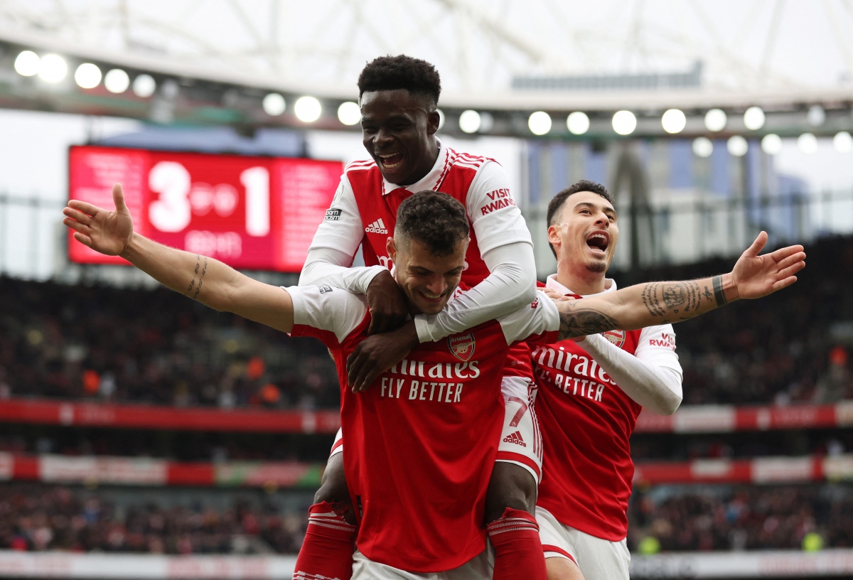 arsenal-choi-lon-vung-tien-ky-2-hop-dong-cho-cung-1-vi-tri