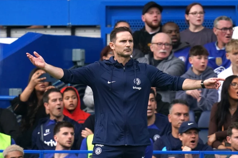 chelsea-khien-luis-enrique-buc-boi-vi-chon-lampard-ngoi-vao-ghe-nong